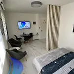 Vela Apartman *